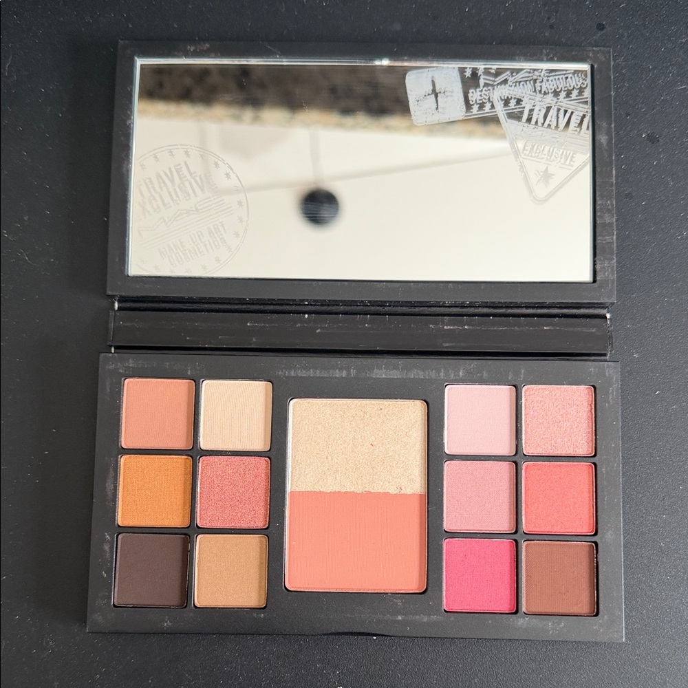NWOB MAC Cosmetics Black Travel-Stamped Eyeshadow Palette‎ Case